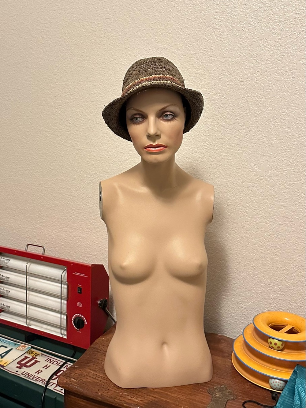NWT, Nobis Brown Straw Cloche or Fedora Hat with Decorative Band-great colors